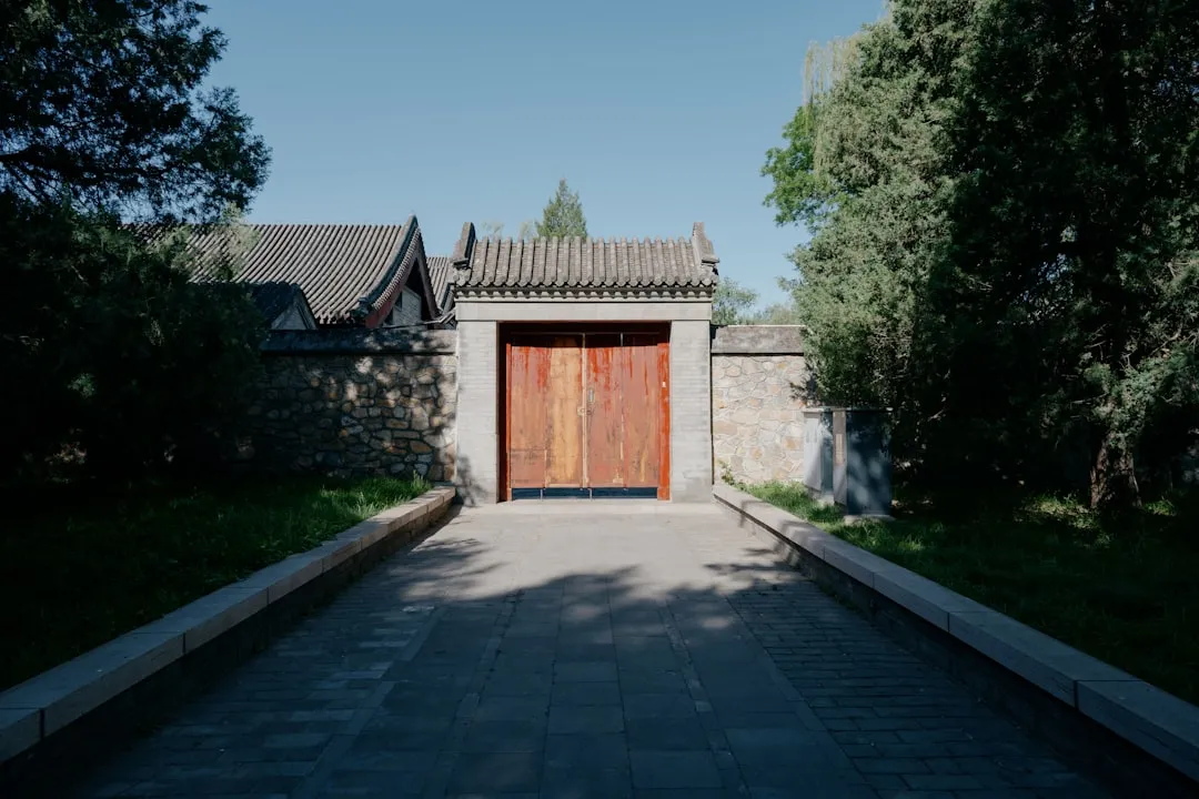 长三角智能硬件企业如何实现产品智能化升级的路径分析